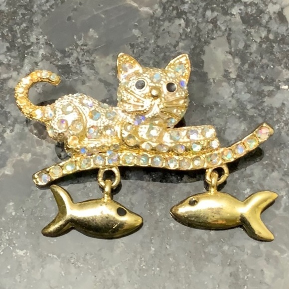 Jewelry - Rhinestone Cat with Fish Pin Broach